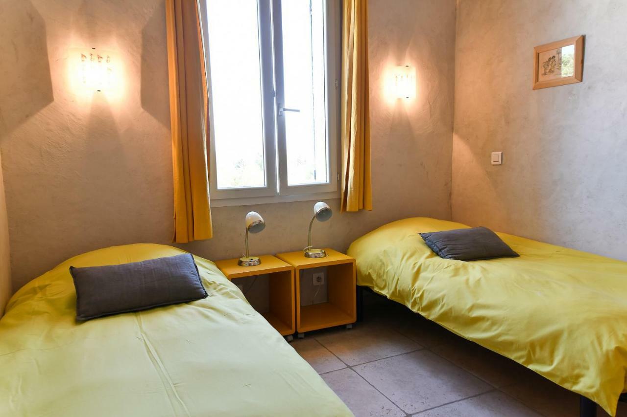 Le Mas Des Genets Saint-Remy-de-Provence Exterior photo